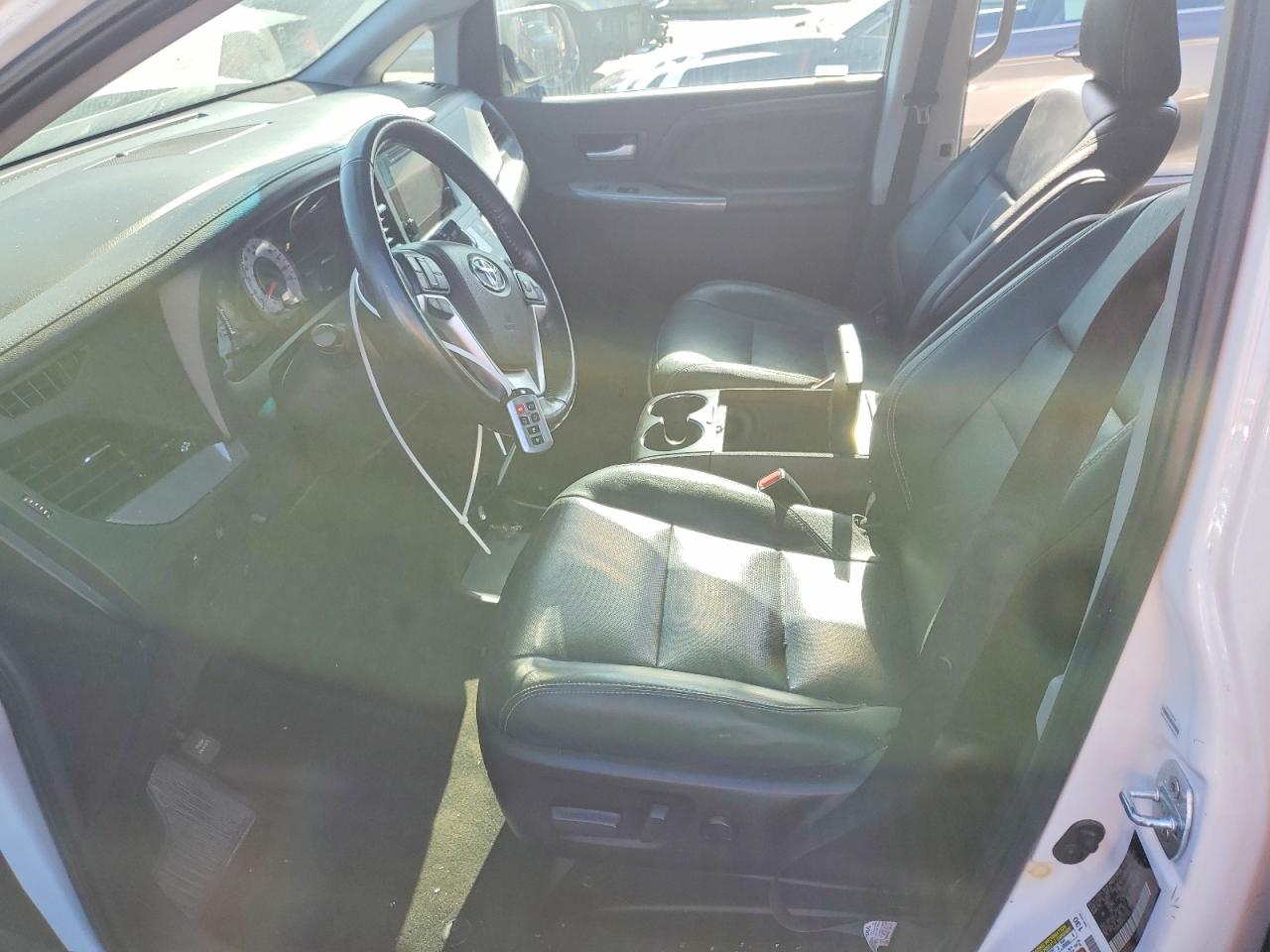 2016 TOYOTA SIENNA