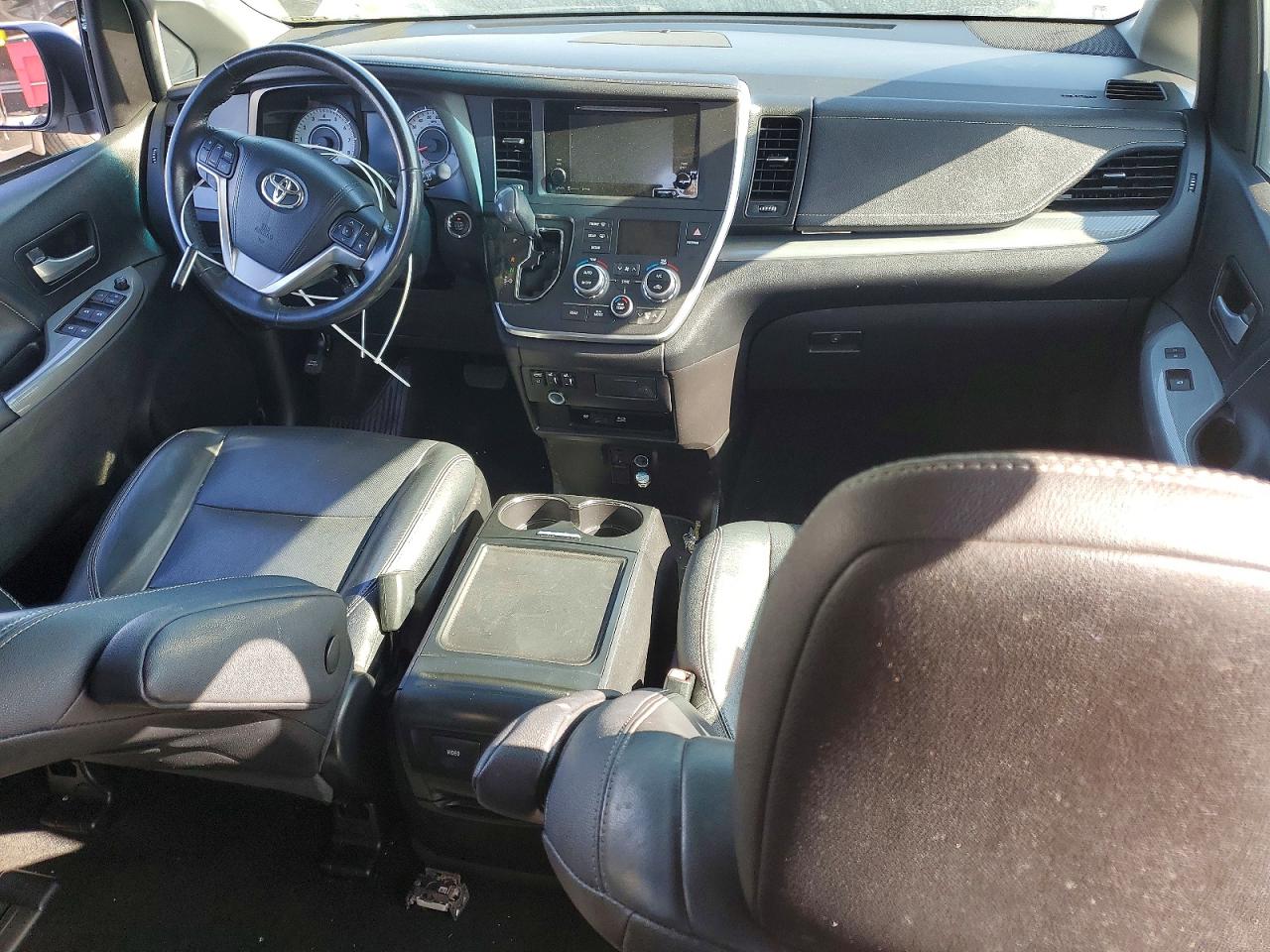 2016 TOYOTA SIENNA