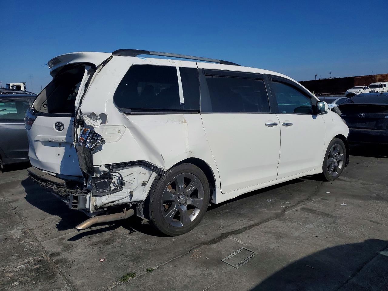 2016 TOYOTA SIENNA