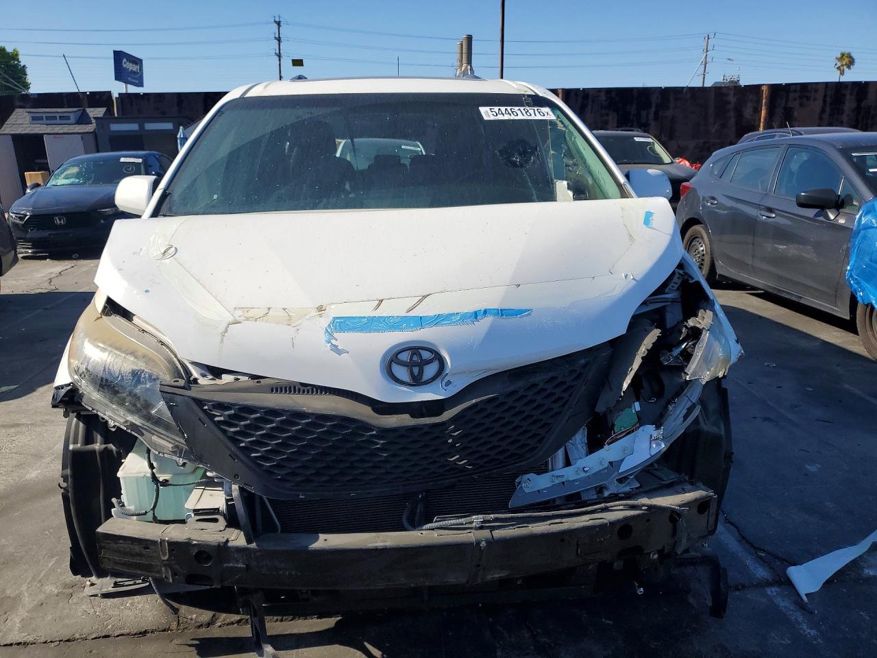 2016 TOYOTA SIENNA