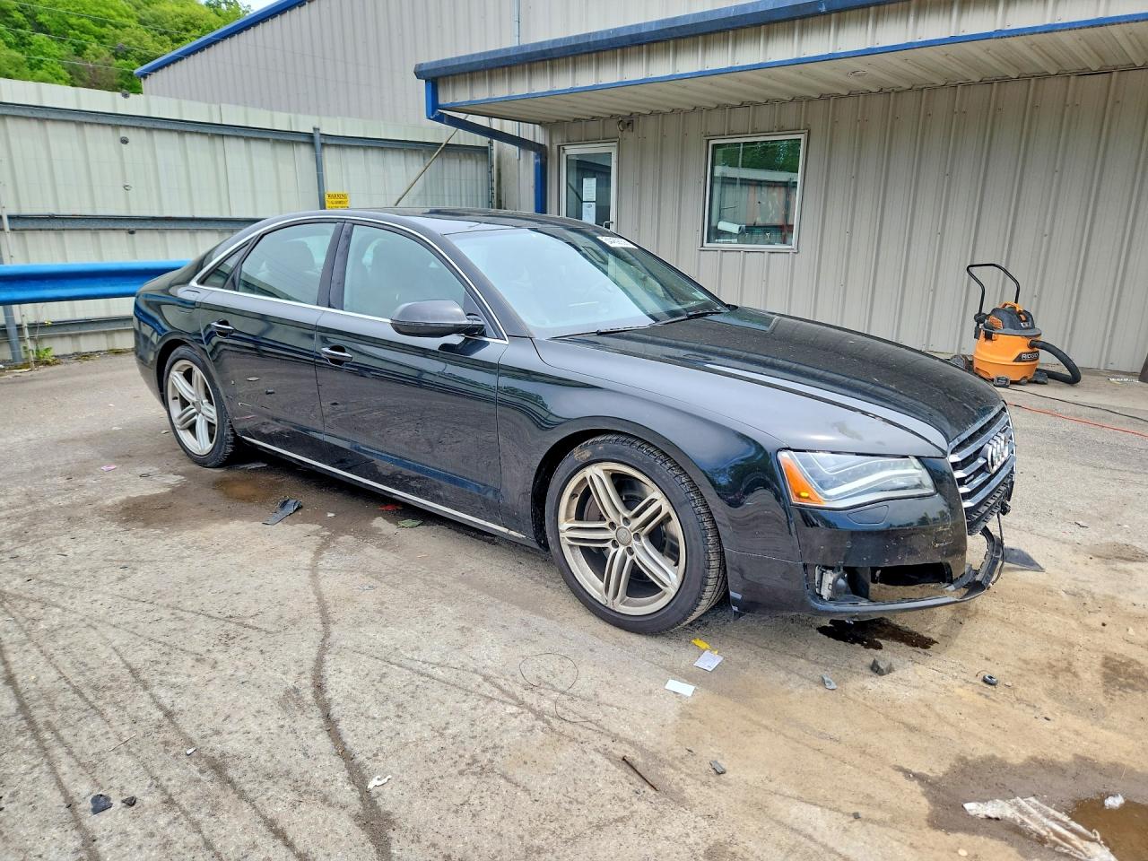 2011 AUDI A8