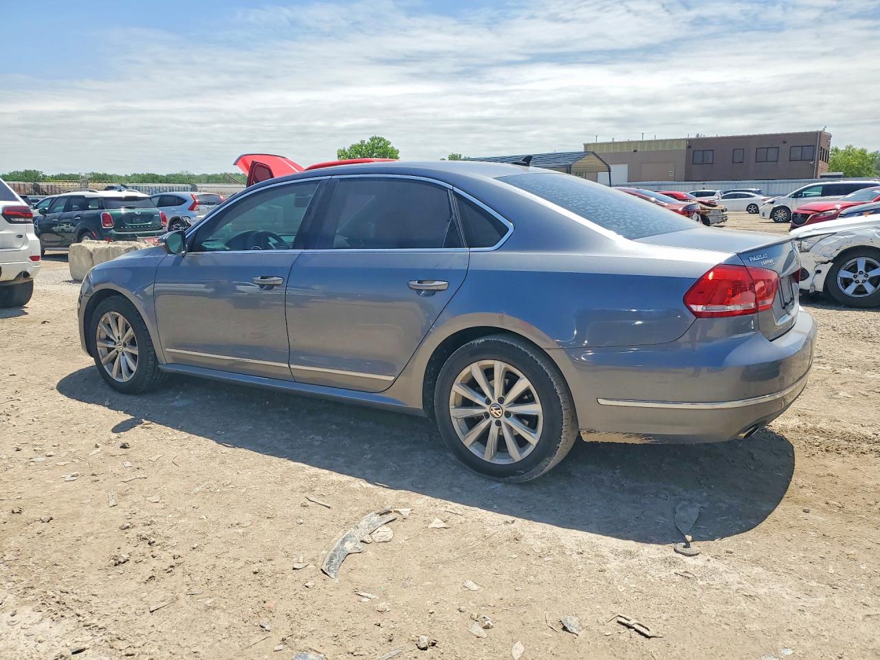 2012 VOLKSWAGEN PASSAT