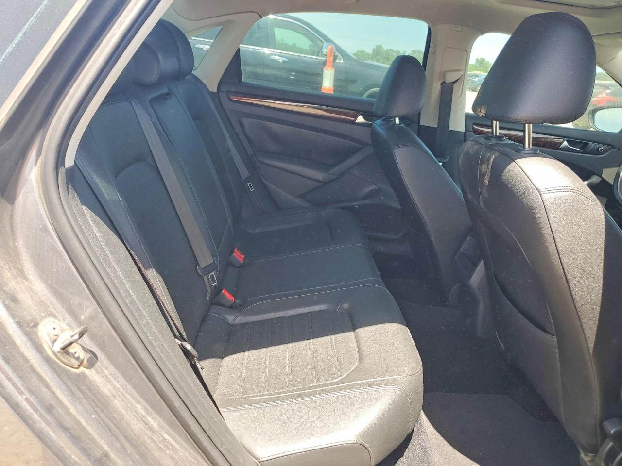2012 VOLKSWAGEN PASSAT