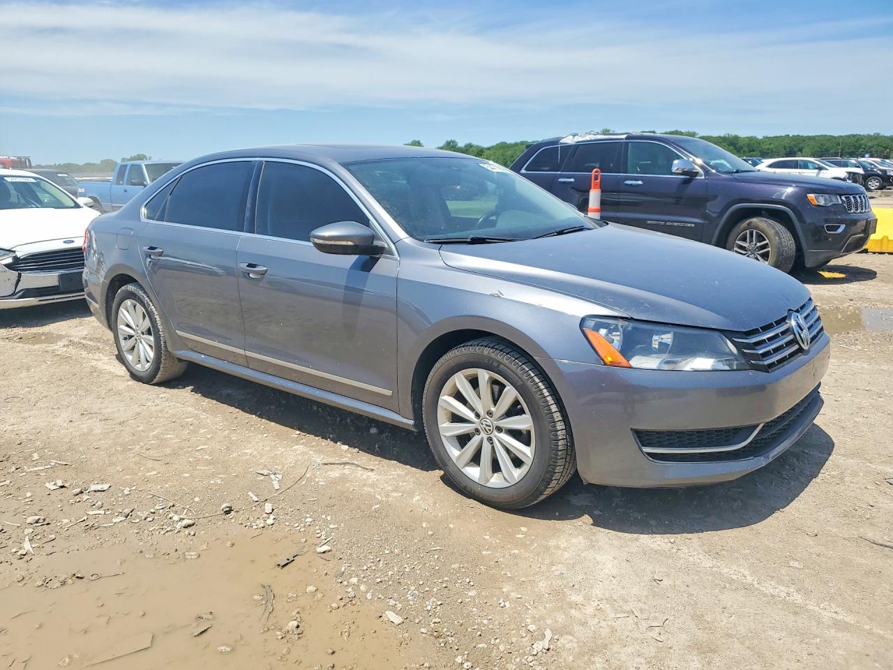 2012 VOLKSWAGEN PASSAT