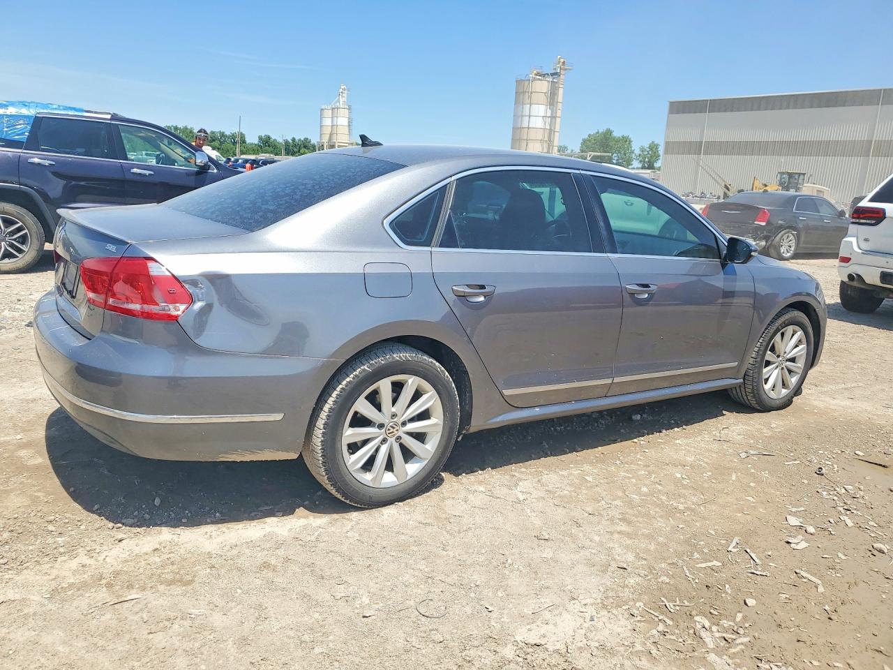 2012 VOLKSWAGEN PASSAT