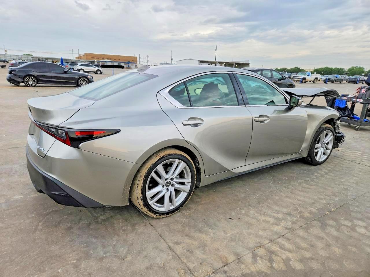 2021 LEXUS IS