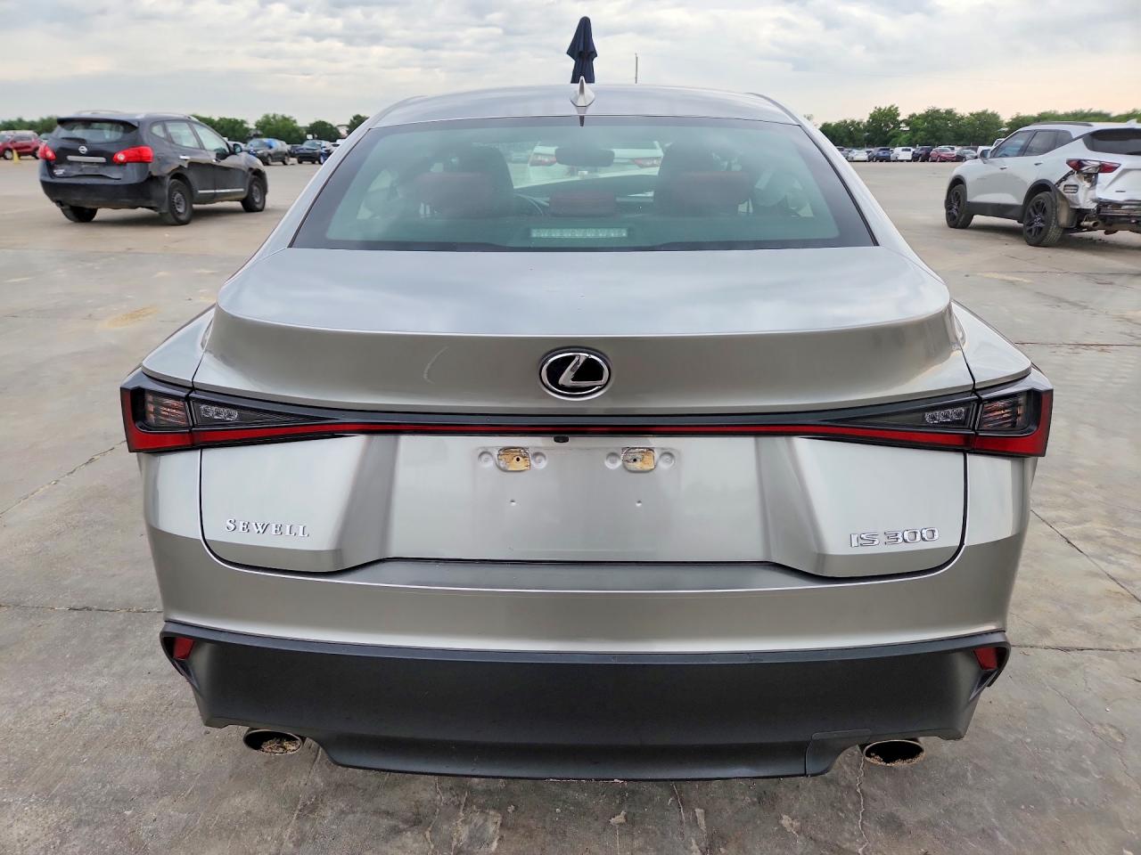 2021 LEXUS IS