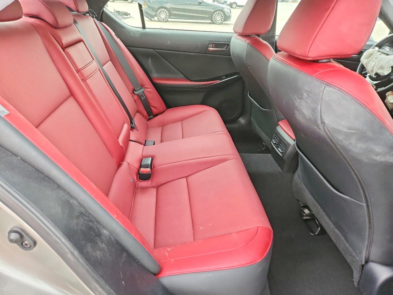 2021 LEXUS IS