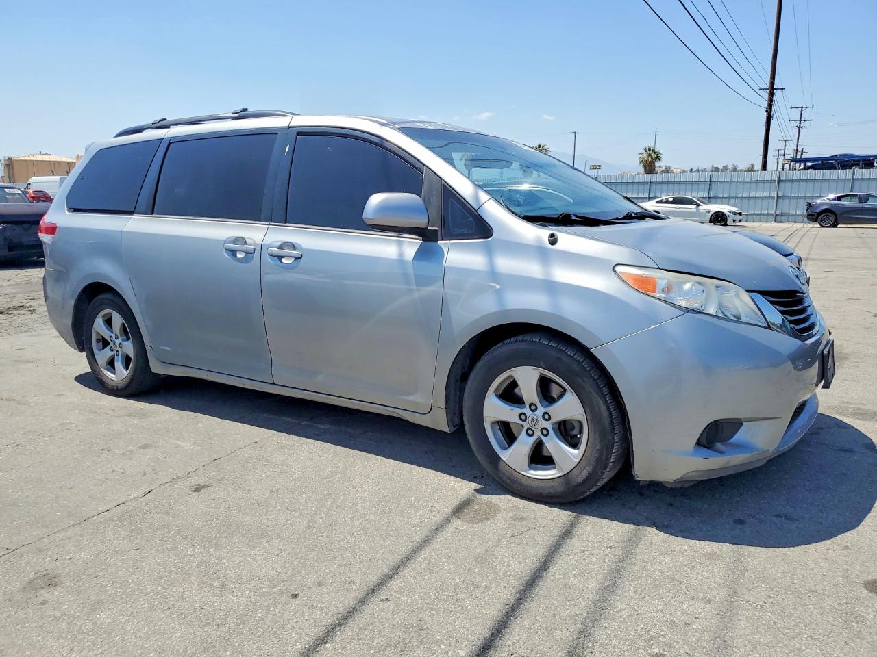 2013 TOYOTA SIENNA
