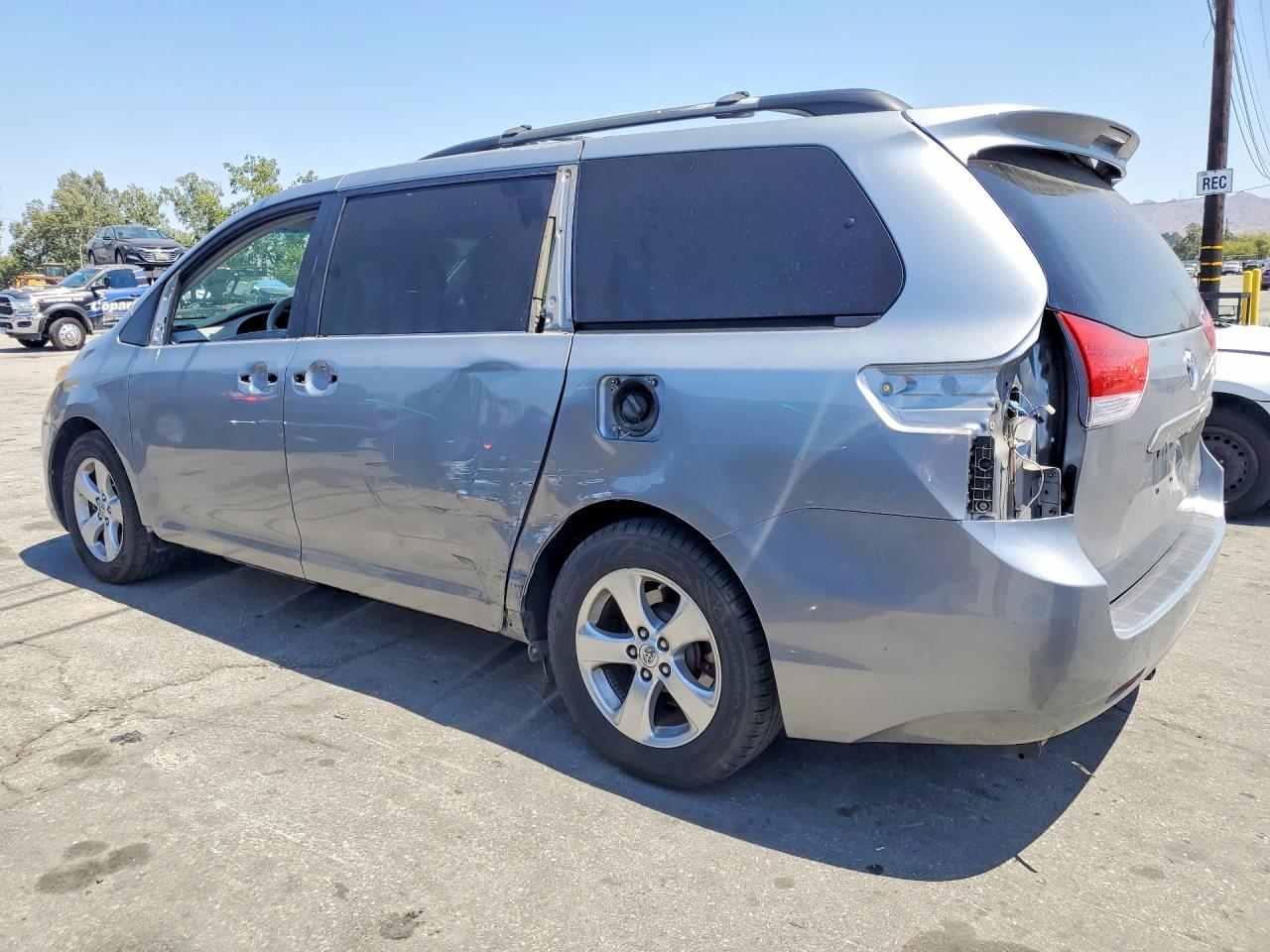 2013 TOYOTA SIENNA