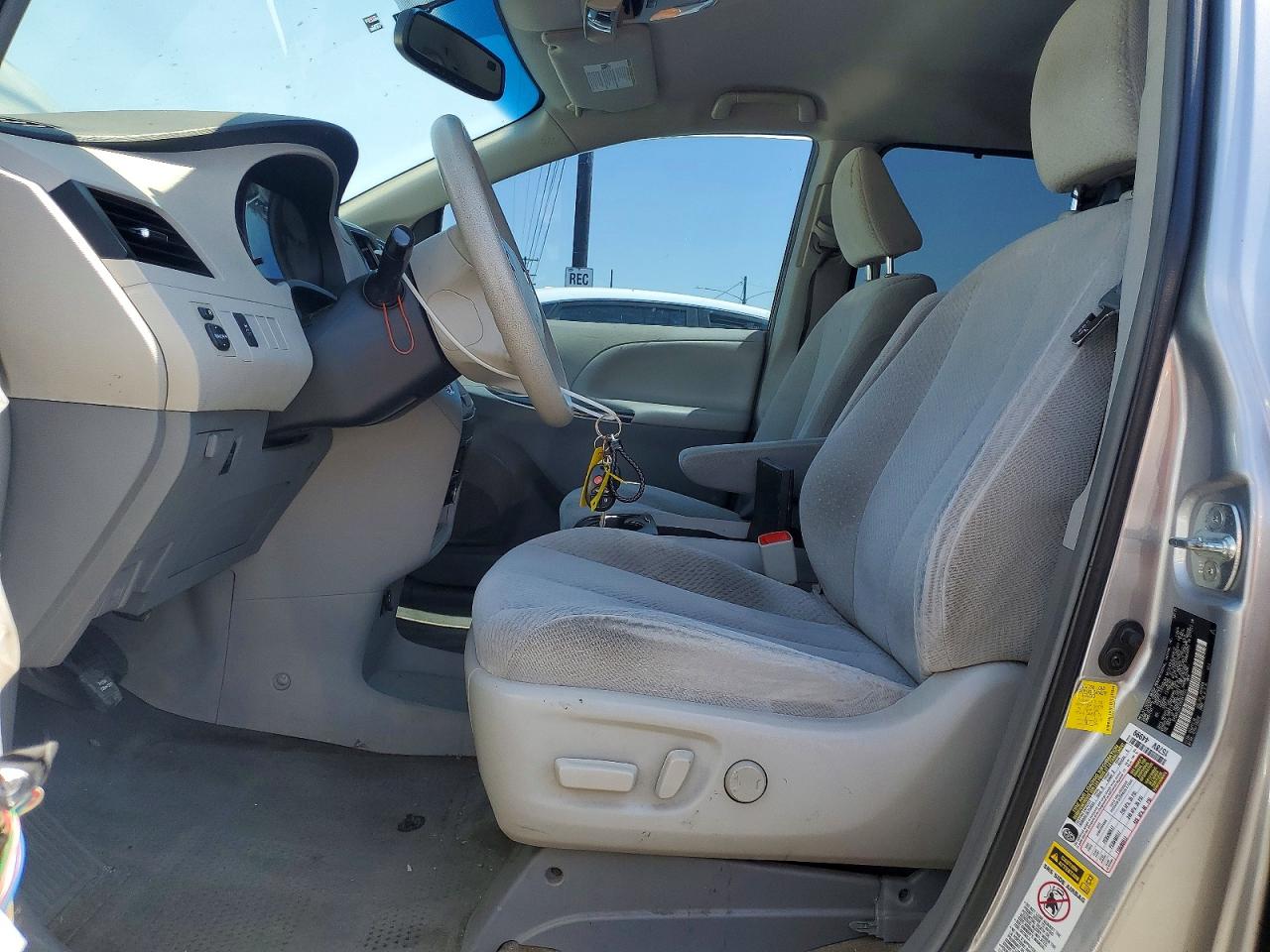 2013 TOYOTA SIENNA