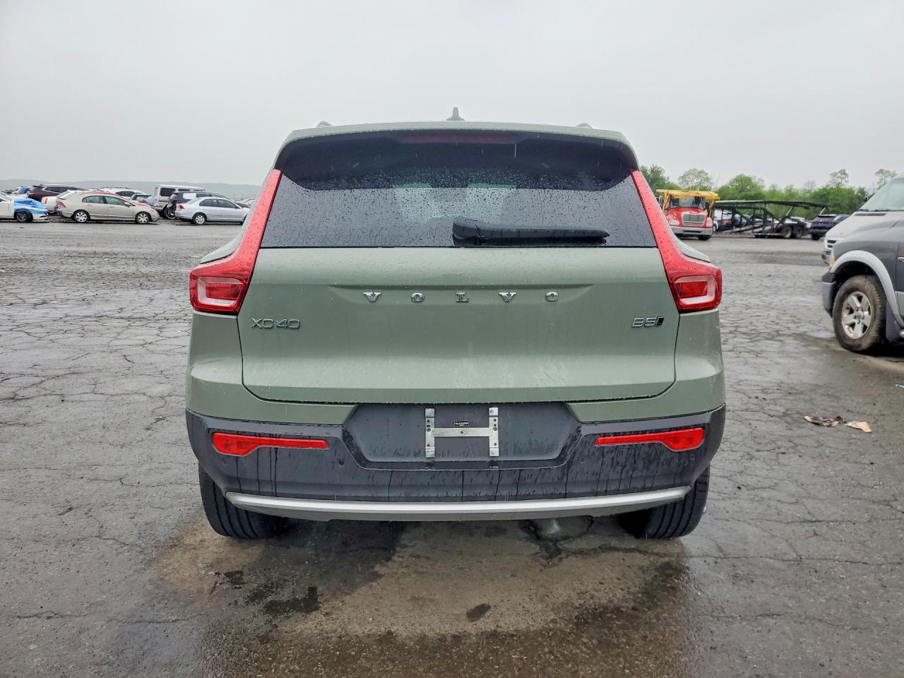 2025 VOLVO XC40