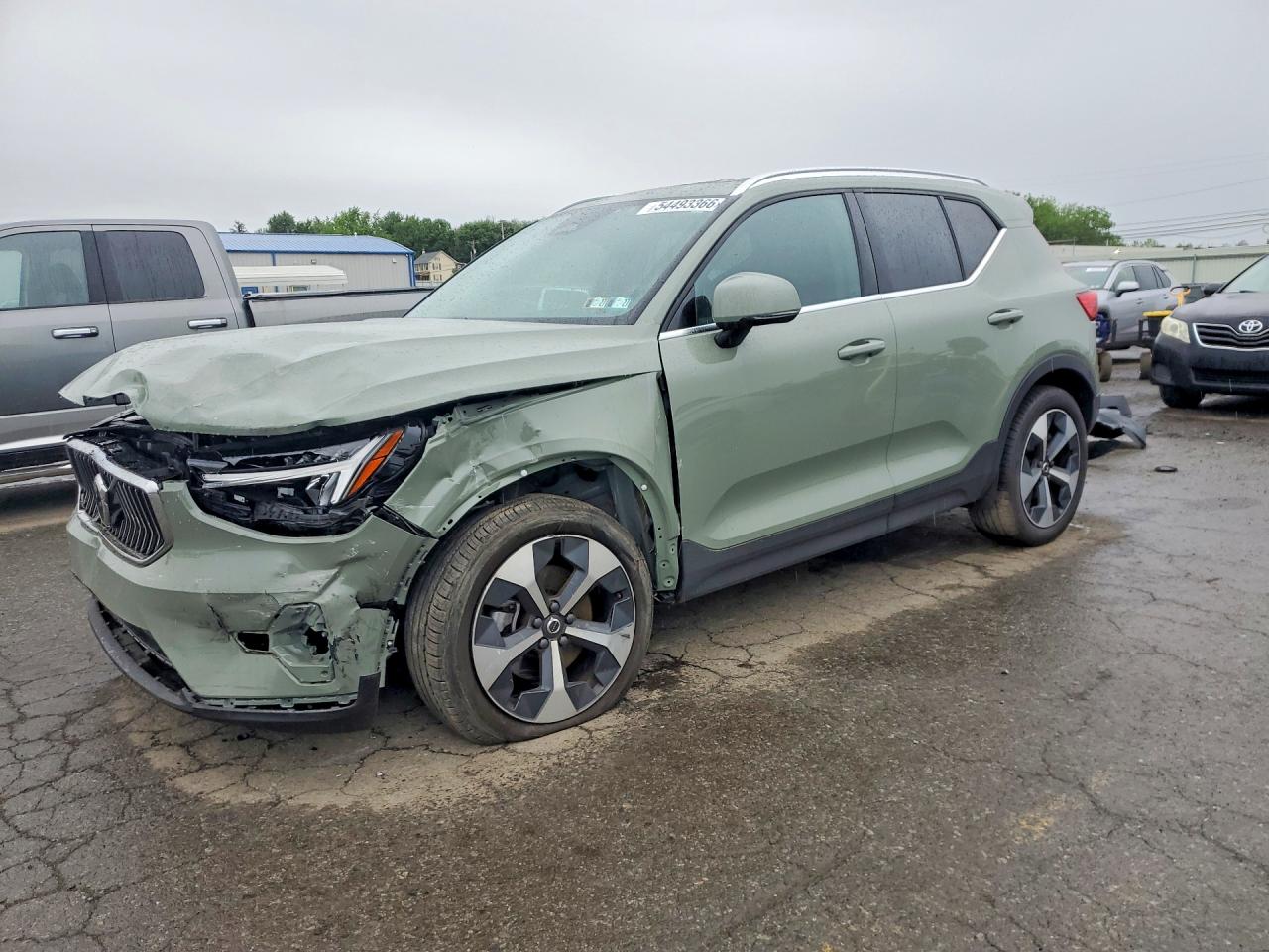 2025 VOLVO XC40