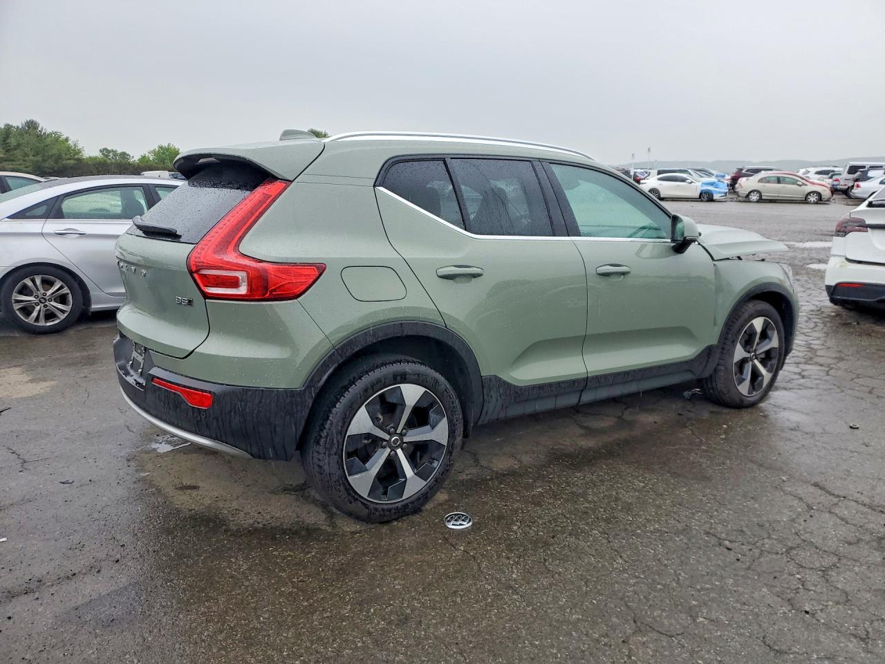 2025 VOLVO XC40
