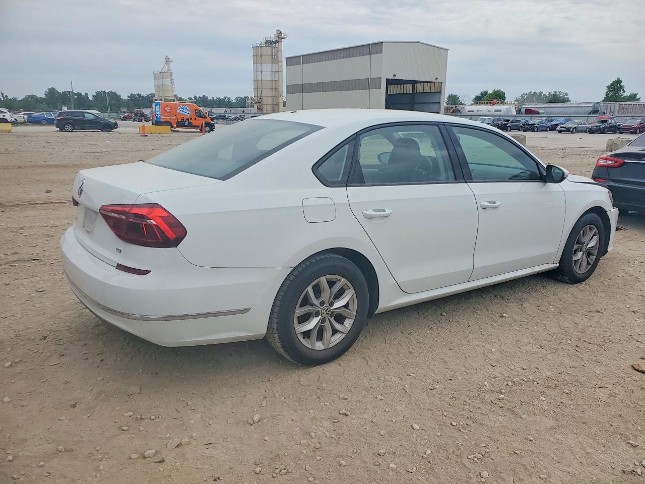2018 VOLKSWAGEN PASSAT