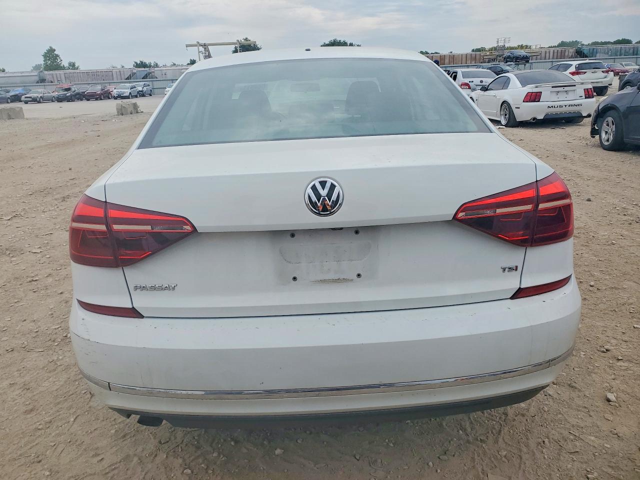 2018 VOLKSWAGEN PASSAT