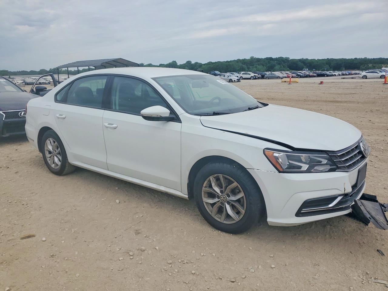 2018 VOLKSWAGEN PASSAT