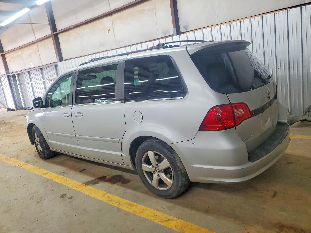 2009 VOLKSWAGEN ROUTAN