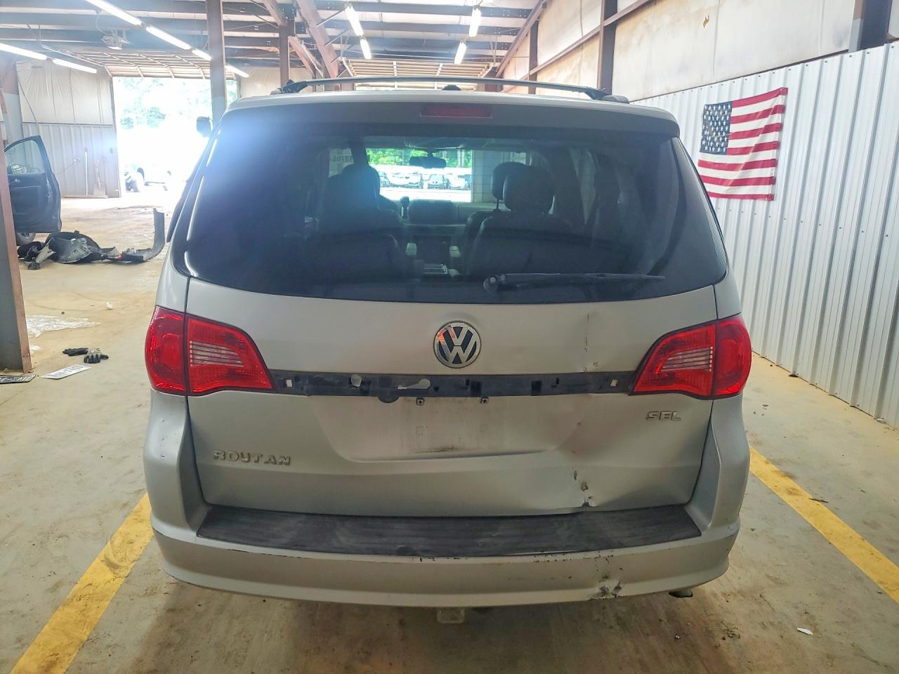 2009 VOLKSWAGEN ROUTAN