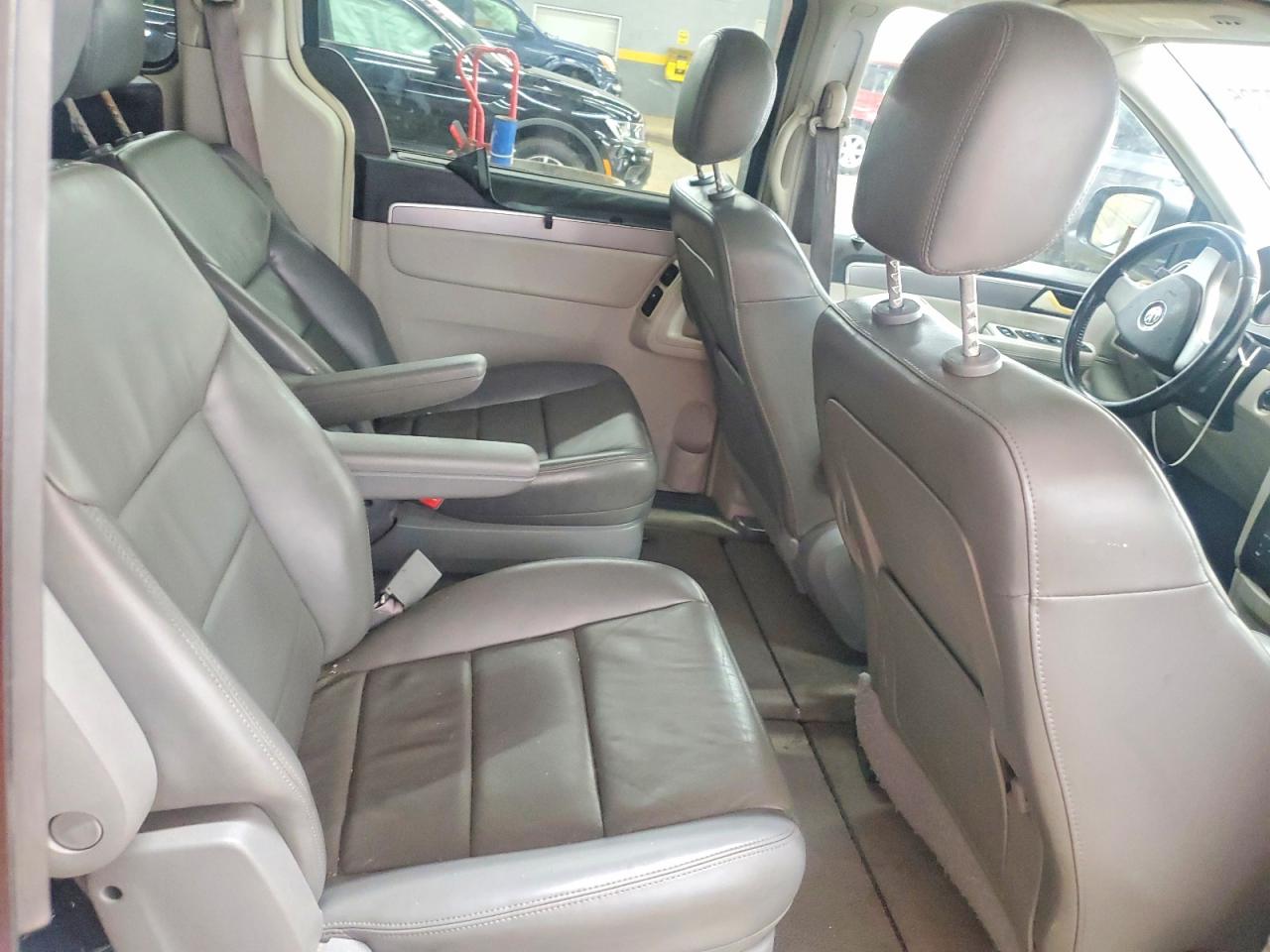 2009 VOLKSWAGEN ROUTAN