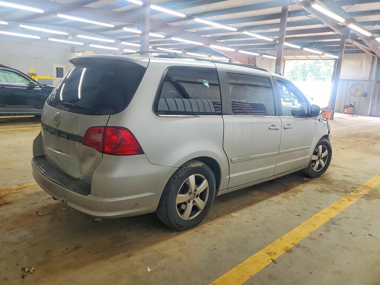 2009 VOLKSWAGEN ROUTAN