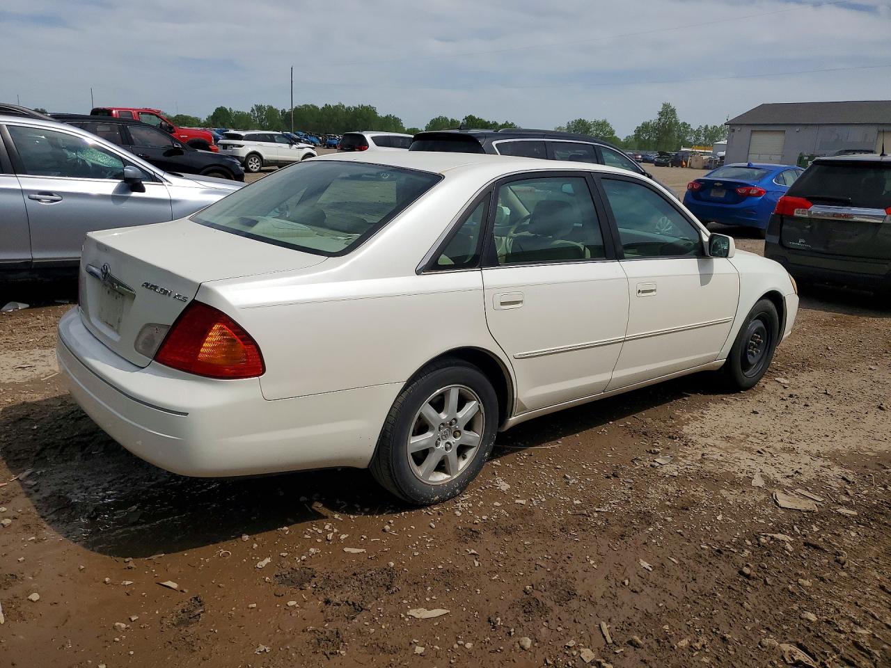 2001 TOYOTA AVALON