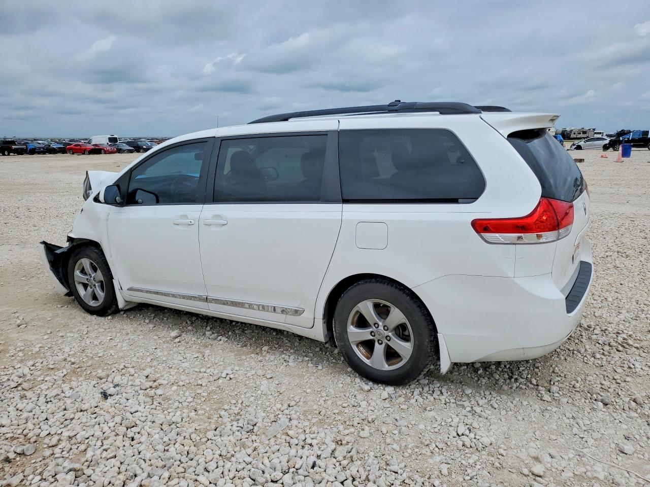2013 TOYOTA SIENNA