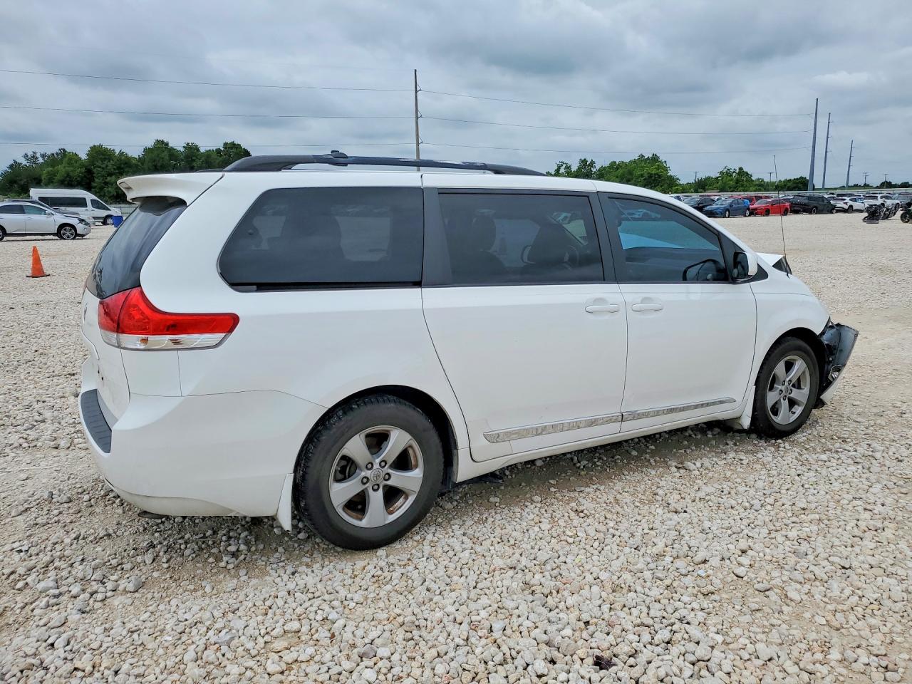 2013 TOYOTA SIENNA