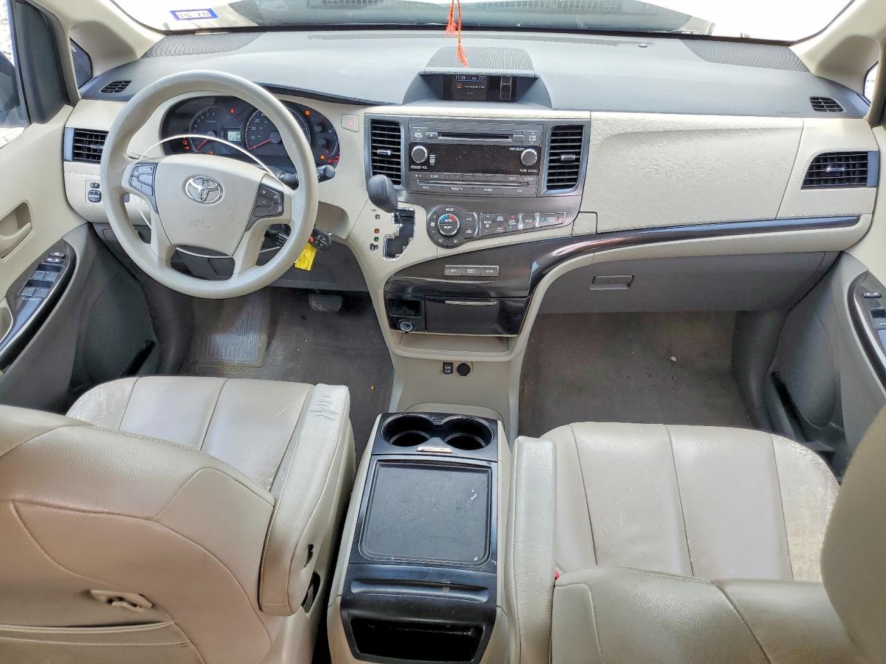 2013 TOYOTA SIENNA