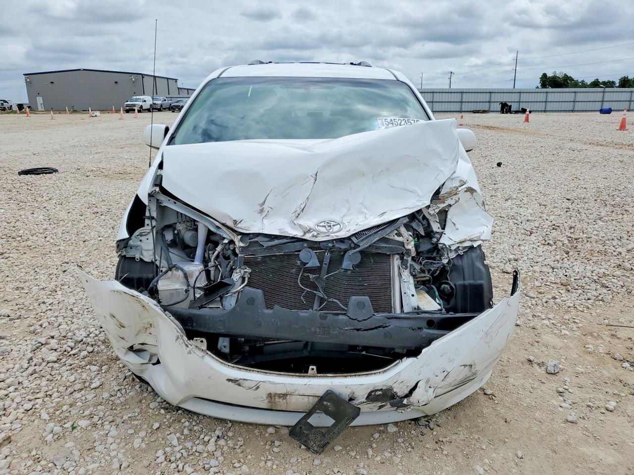 2013 TOYOTA SIENNA