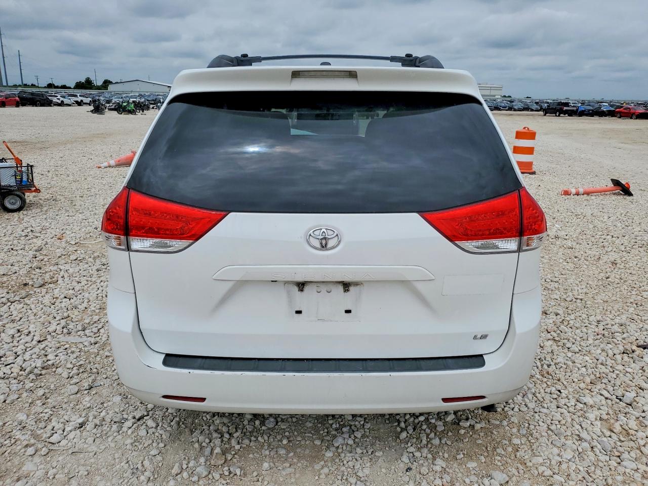 2013 TOYOTA SIENNA