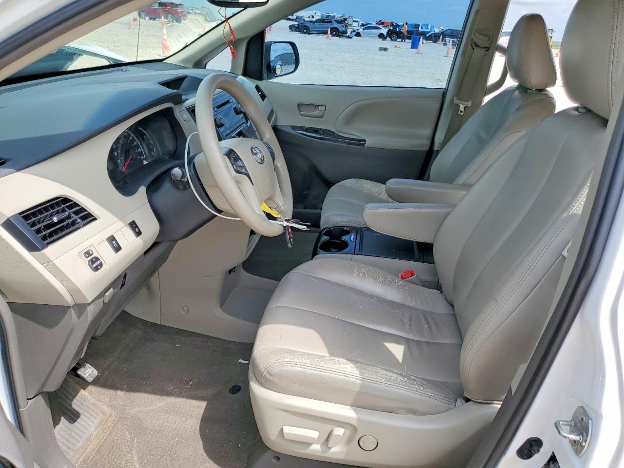 2013 TOYOTA SIENNA