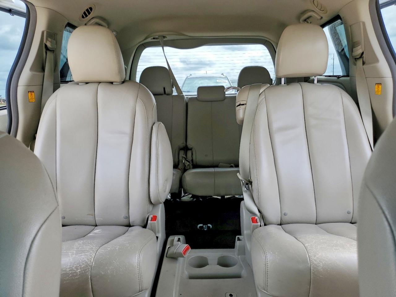 2013 TOYOTA SIENNA