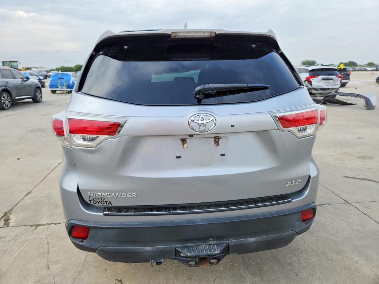 2016 TOYOTA HIGHLANDER