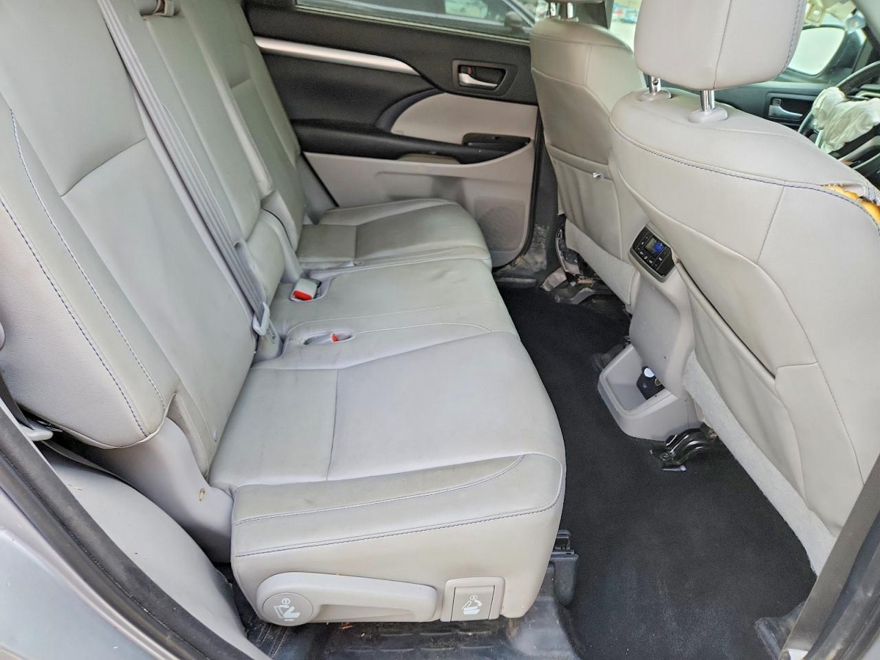 2016 TOYOTA HIGHLANDER