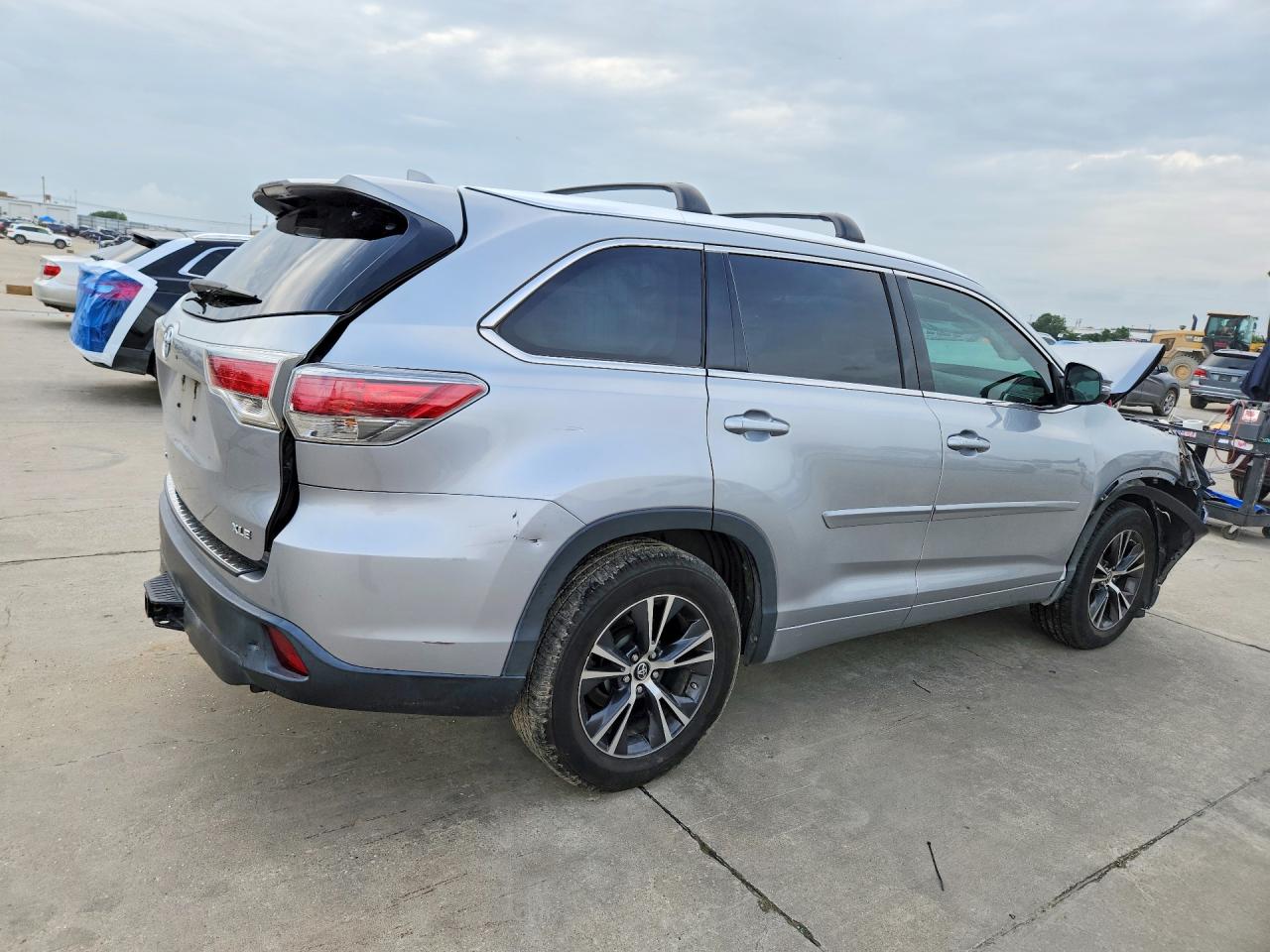 2016 TOYOTA HIGHLANDER