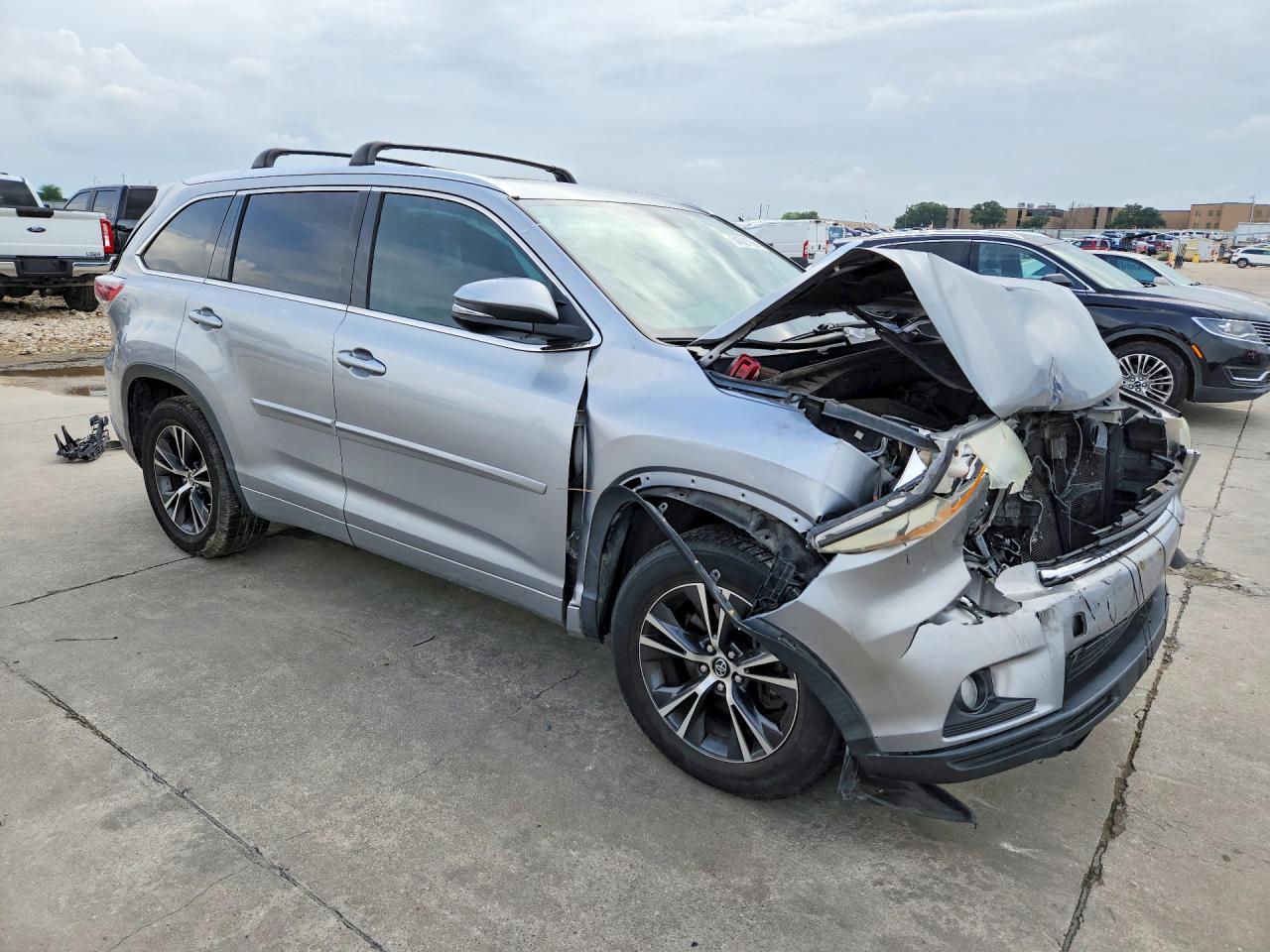 2016 TOYOTA HIGHLANDER