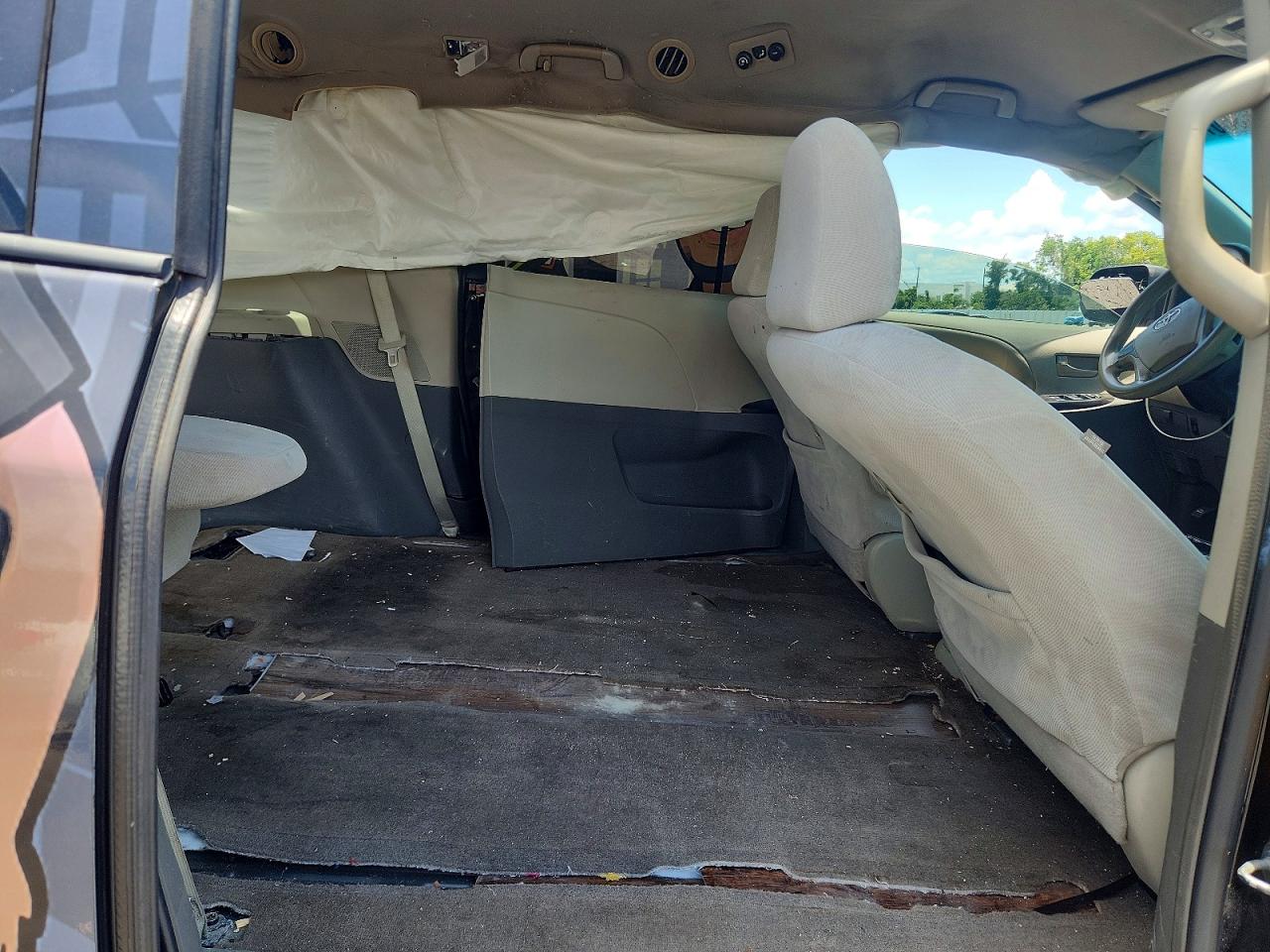 2012 TOYOTA SIENNA