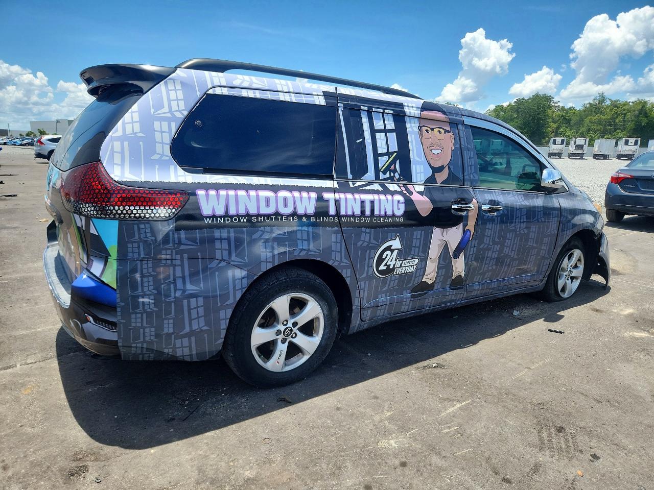 2012 TOYOTA SIENNA