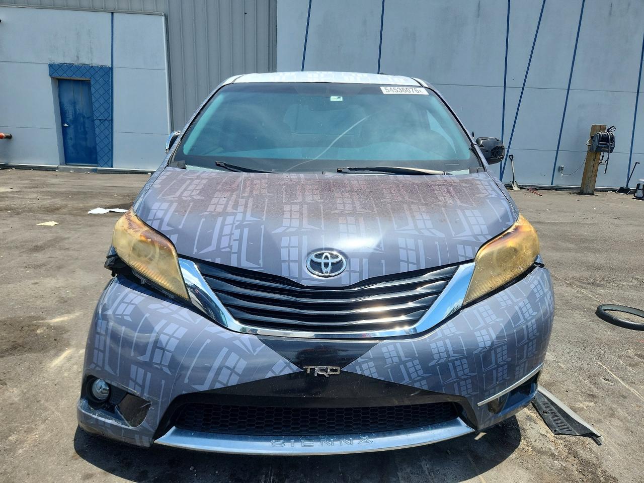 2012 TOYOTA SIENNA