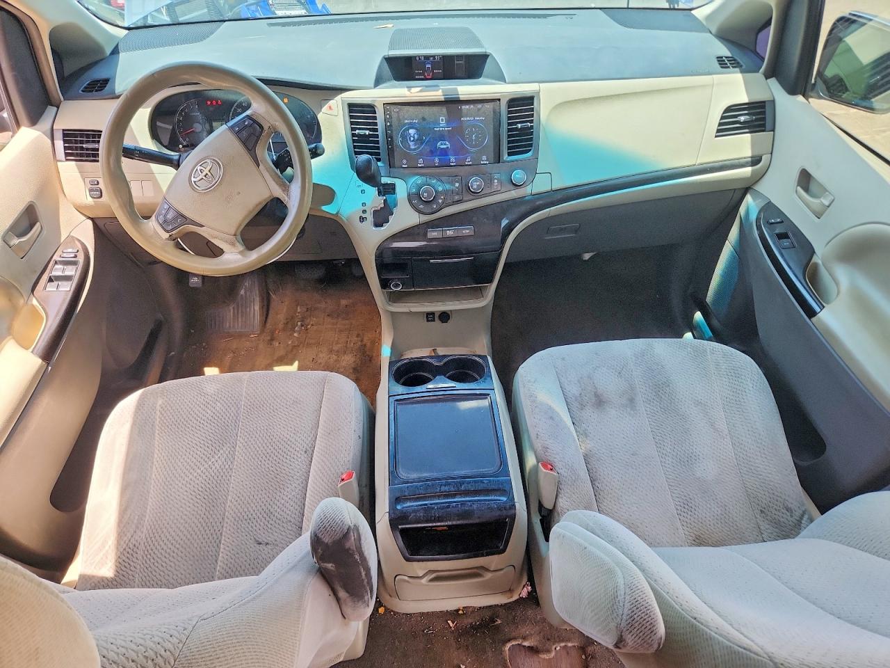 2012 TOYOTA SIENNA