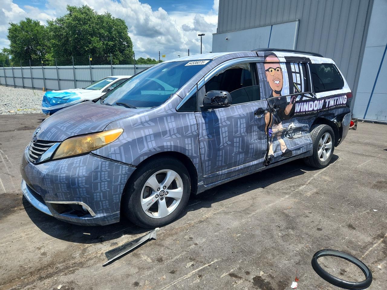 2012 TOYOTA SIENNA