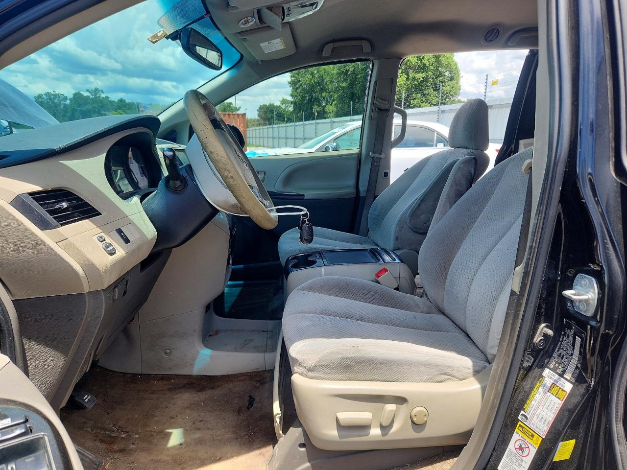 2012 TOYOTA SIENNA