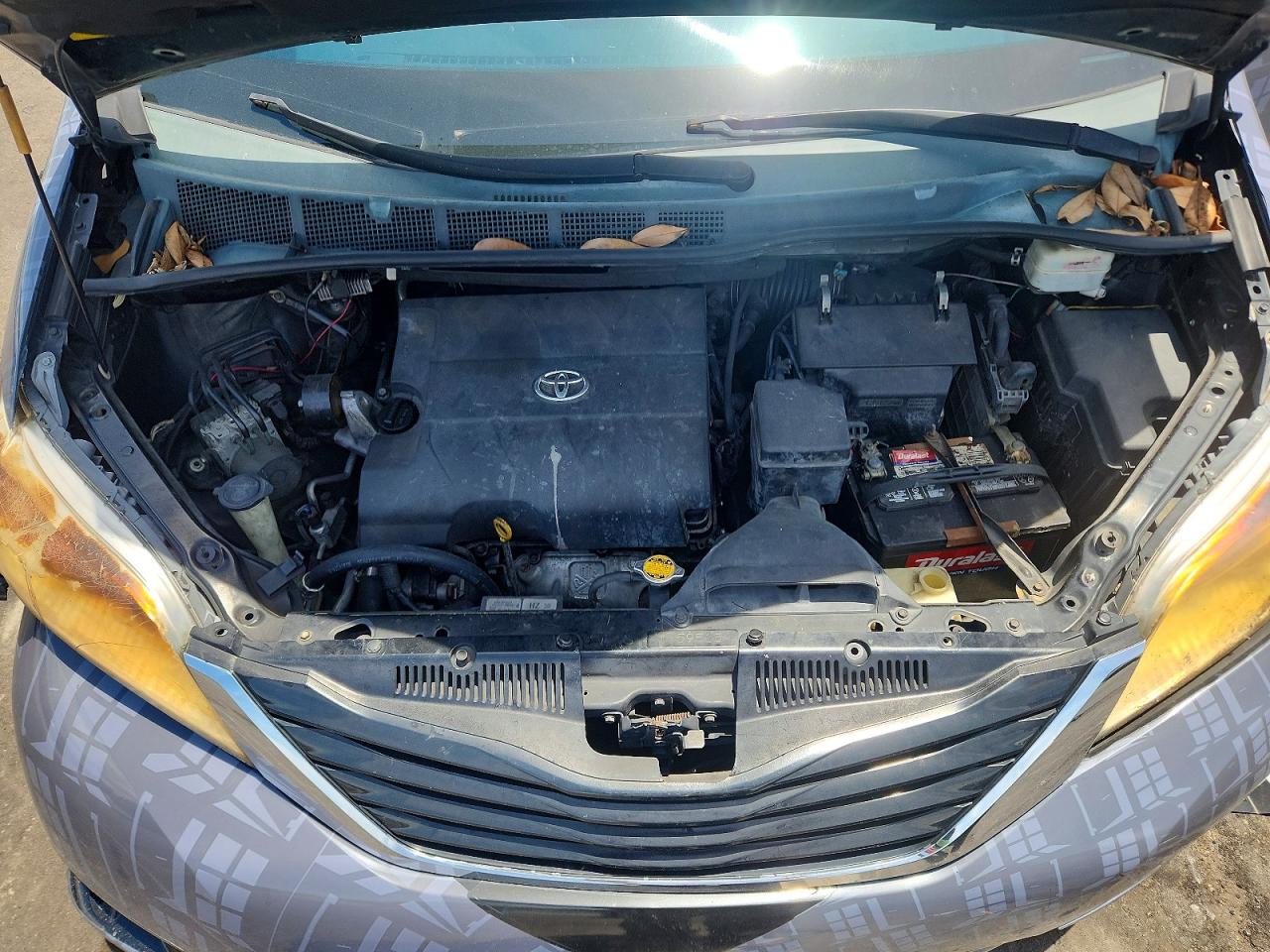 2012 TOYOTA SIENNA
