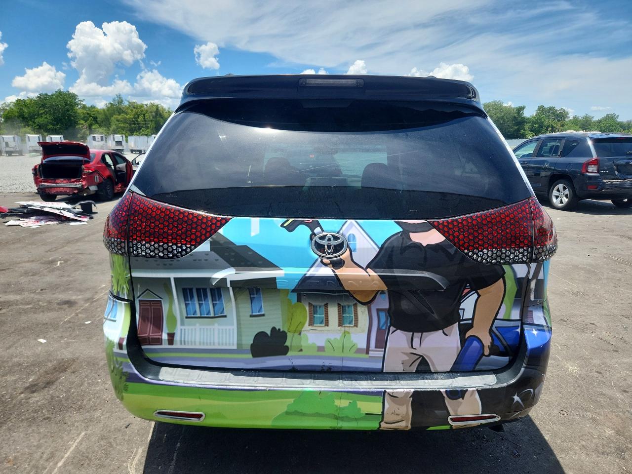 2012 TOYOTA SIENNA