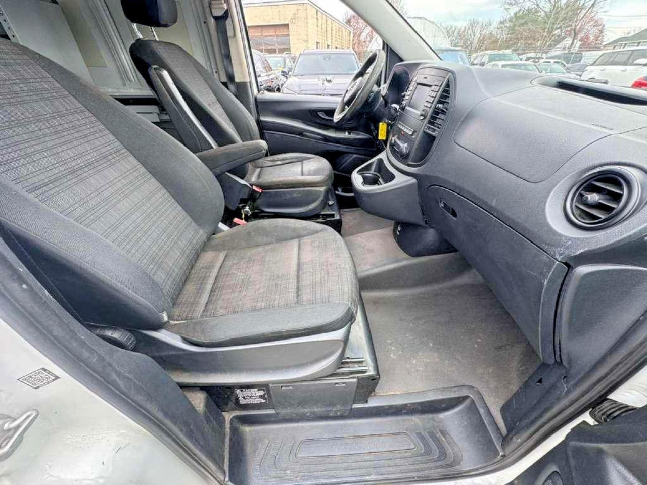 2016 MERCEDES-BENZ METRIS