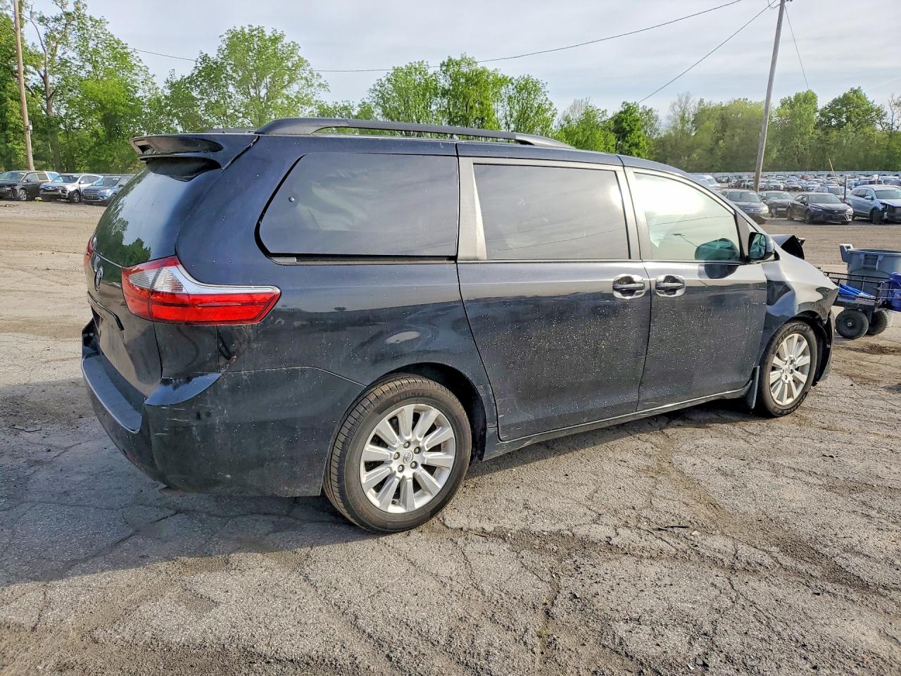 2015 TOYOTA SIENNA