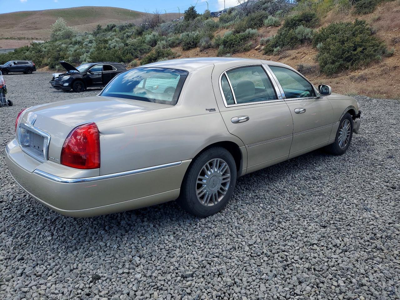 2006 LINCOLN TOWNCAR
