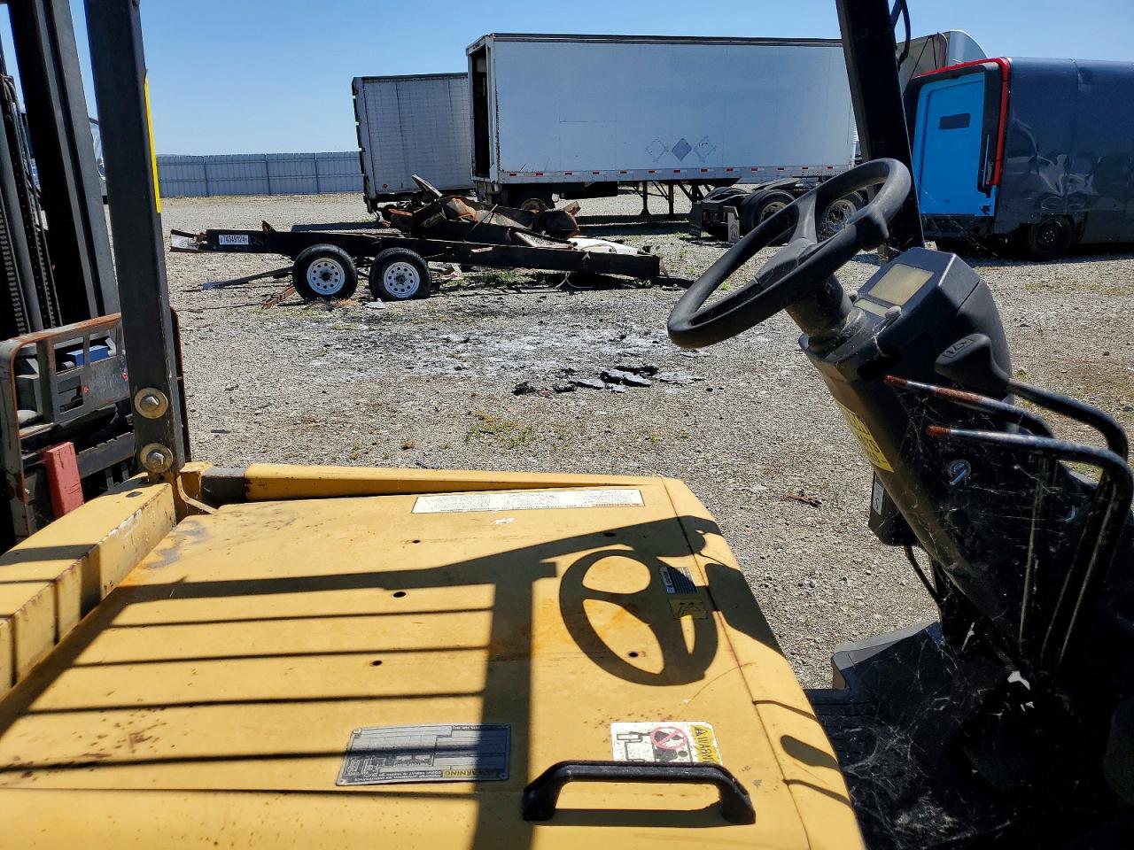 2002 CATERILLAR FORKLIFT