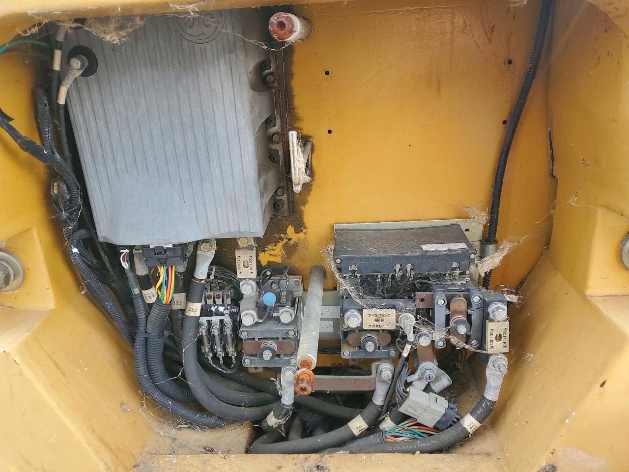 2002 CATERILLAR FORKLIFT